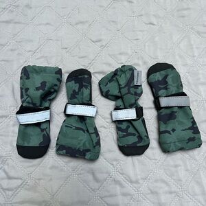 Canada Pooch Soft Shield Dog Boots Camouflage with Reflective Strap Size 2